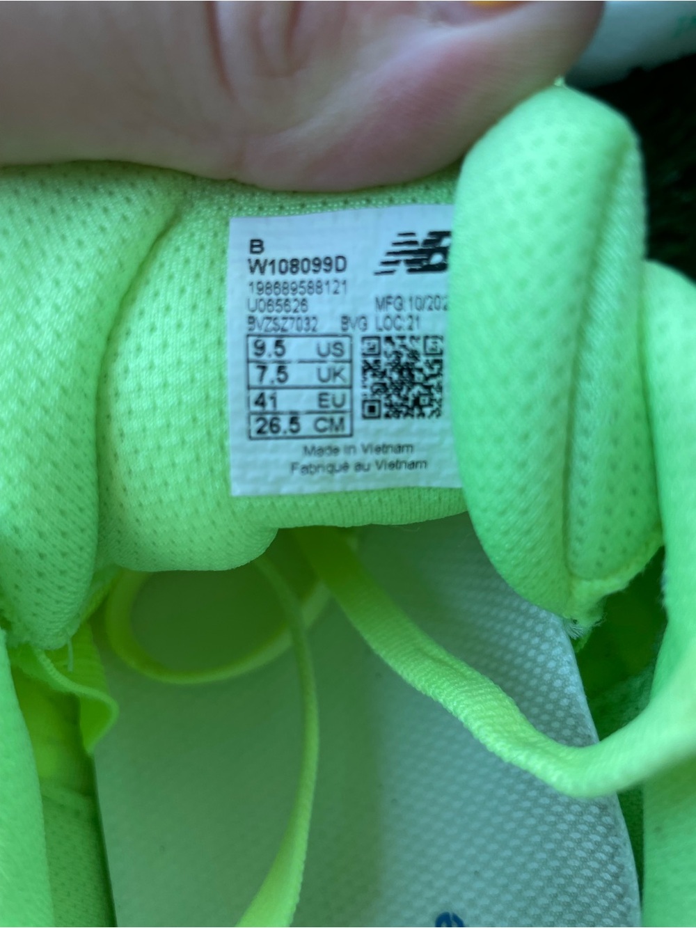New Balance Neon Green Athletic Running Shoes with Blue Logo - Picture 5 of 7